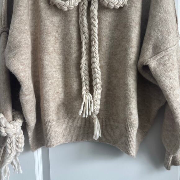 Sofie the Label Women’s Beige Bow Detail Crewneck Sweater Sz M Flirty - Picture 5 of 11